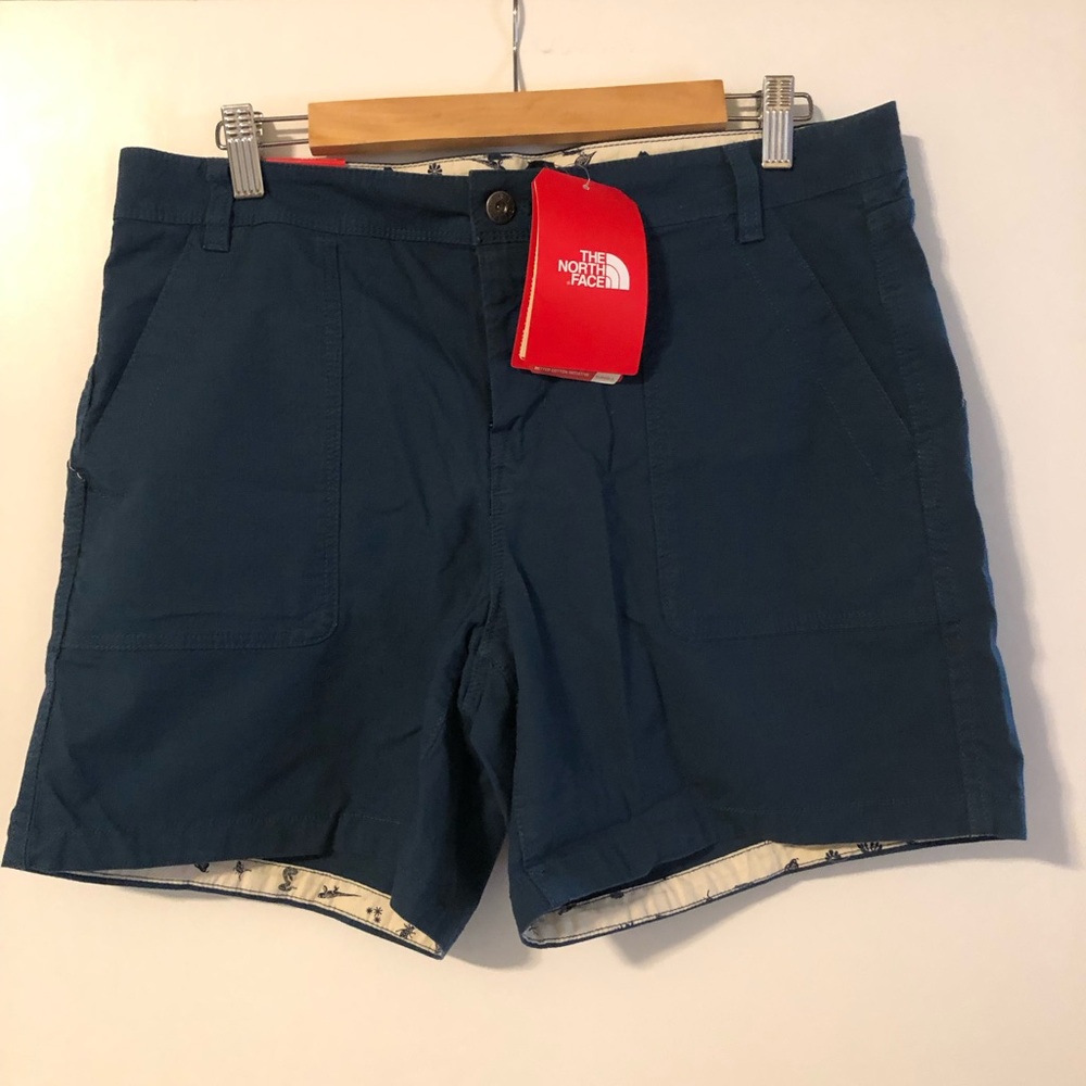 NWT The North Face Blue Flat Front Mid-Length Shorts